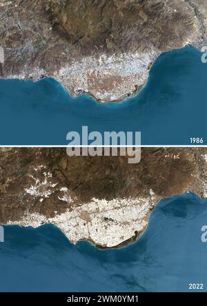 Farb-Satellitenbild der Intensivlandwirtschaft in Almeria, Spanien zwischen 1986 und 2022. Die Bilder zeigen, wie sich das von Gewächshäusern gebildete „Plastikmeer“ ausgebreitet hat. Stockfoto