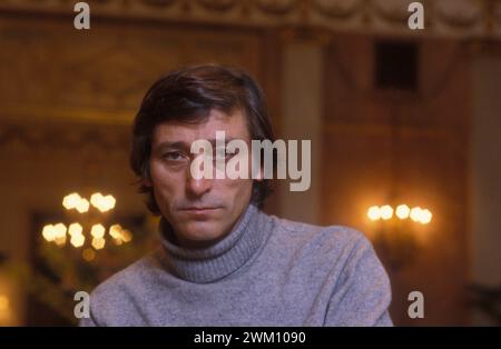 3823762 Antonio Gades; (add.info.: Rome, Grand Hotel, 1986. Der spanische Flamenco-Tänzer Antonio Gades mit dem Film „El amor brujo“ von Carlos Saura/Rom, Grand Hotel, 1986. IL Ballerino di Flamenco Antonio Gades, Protagonista del Film 'El amor brujo' (L'amore stregone) di Carlos Saura); © Marcello Mencarini. Alle Rechte vorbehalten 2024. Stockfoto