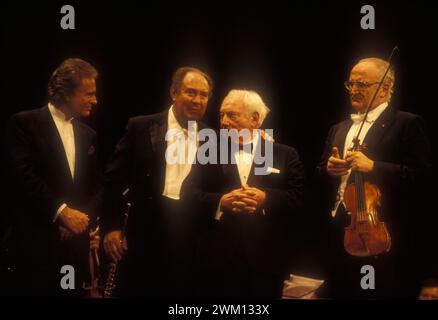 3827201 Salvatore Accardo; (add.info.: Venedig, Palafenice, 1996. Konzert anlässlich des Preises „Ein Leben für die Musik“ an Isaac Stern: Organist Giorgio Carnini, Flötist Jean-Pierre Rampal, Violinisten Isaac Stern und Salvatore Accardo/Venedig, Palafenice, 1996. Concerto in Occasione del premio 'Una vita per la musica' dato a Isaac Stern: l'organista Giorgio Carnini, il flautista Jean-Pierre Rampal, i violinisti Isaac Stern e Salvatore Accardo); © Marcello Mencarini. Alle Rechte vorbehalten 2024. Stockfoto