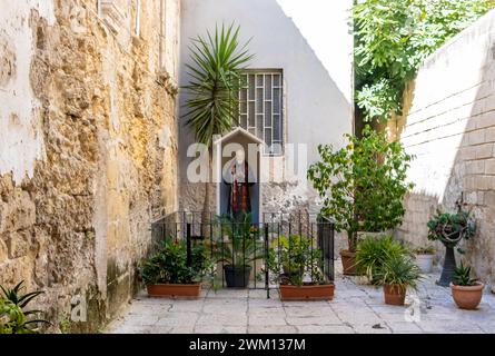 Votivschrein für den Heiligen Nikolaus (San Nicola) in der Altstadt von Bari, Region Apulien (Apulien), Süditalien, Europa - 18. September 202 Stockfoto