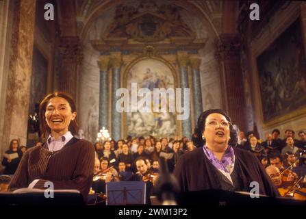 3827889 Monserrat Caballe; (add.info.: Rom, St. Mary of the Angels and rhe Martyrs Basilica, 1999. Die Sopranistin Montserrat Caballé und ihre Tochter Montserrat Martì singen gemeinsam während einer Probe in Rom, Basilica di Santa Maria degli angeli e dei martiri, 1999. IL Sopranistin Montserrat Caballè e sua figlia Montserrat Martì cantano insieme durante una prova); © Marcello Mencarini. Alle Rechte vorbehalten 2024. Stockfoto