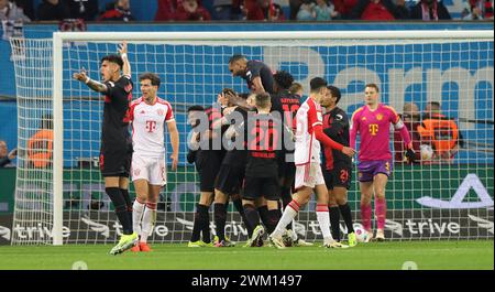 Leverkusen, Deutschland. Februar 2024. firo: 10.02.2024, Fußball, 1. Bundesliga, 1. Liga, Saison 2023/2024, Bayer 04 Leverkusen - FC Bayern München jubelte 1-0 für Leverkusen, zu STANISIC/dpa/Alamy Live News Stockfoto