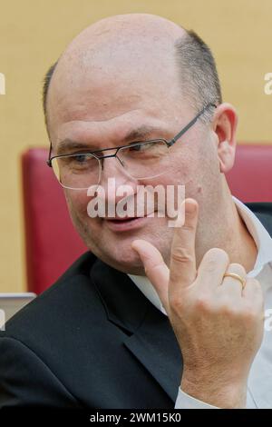 Staatsminister Albert Füracker, CSU. 11. Plenarsitzung des Bayerischen Landtags. Der bayerische Finanzminister Albert Füracker , CSU, im Plenum. München Bayern Deutschland *** Staatsminister Albert Füracker , CSU 11 Plenarsitzung des Bayerischen Landtags der Bayerische Finanzminister Albert Füracker , CSU, in Plenarsitzung München Bayern Deutschland Copyright: XRolfxPossx Stockfoto