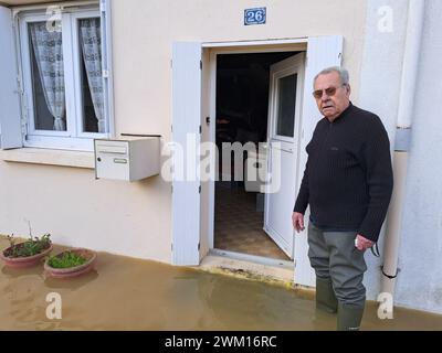 © Yves-René Tapon/Radio France/Maxppp - Yves-René Tapon/Radio France/Maxppp, 23.02.2024Inondations Mareuil-sur-Lay en Vendée France, 23. februar 2024 Überschwemmungen in Westfrankreich, nach Louis Sturm *** Lokale Bildunterschrift *** France Bleu Loire Océan Credit: MAXPPP/Alamy Live News Stockfoto