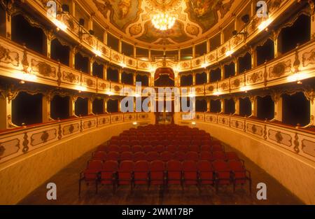 3831401 Biografie von Giuseppe Verdi / Biografia di Giuseppe Verdi; (add.info.: Theater Verdi in Busseto (Parma), Geburtsort des Komponisten Giuseppe Verdi / Il teatro Verdi di di Busseto (Parma), città natale del compositore Giuseppe verdi); © Marcello Mencarini. Alle Rechte vorbehalten 2024. Stockfoto