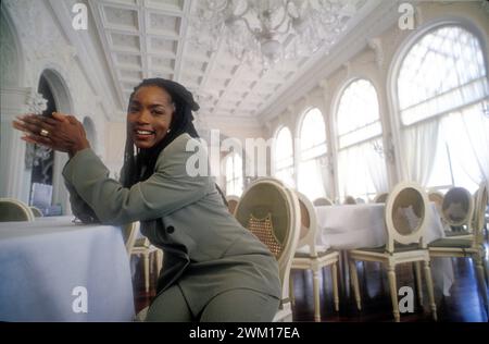 3831610 Angela Bassett; (add.info.: Venice Lido, Excelsior Hotel, Venice Film Festival 1993. Die US-amerikanische Schauspielerin Angela Bassett mit dem Film „What's Love Got to do with IT“ unter der Regie von Brian Gibson, präsentiert in der Sektion Notti Veneziane / Lido di Venezia, Hotel Excelsior, Mostra del Cinema di Venezia 1993. L'attrice Angela Bassett, Protagonista del Film 'Tina - What's love Got to do with it' diretto da Brian Gibson, presentation nella sezione Notti veneziane); © Marcello Mencarini. Alle Rechte vorbehalten 2024. Stockfoto