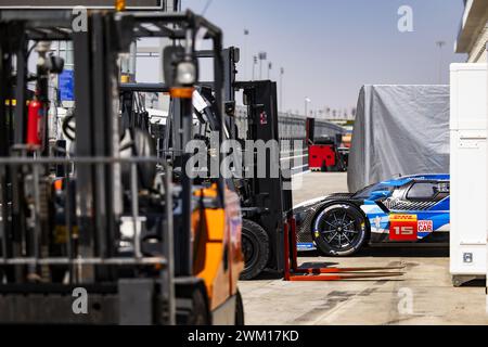 15 VANTHOOR Dries (bel), MARCIELLO Raffaele (SWI), WITTMANN Marco (ger), BMW M Team WRT, BMW Hybrid V8, Ambiance während des Prologs der FIA Langstrecken-Weltmeisterschaft 2024, vom 24. Bis 26. Februar 2024 auf dem Losail International Circuit in Lusail, Katar Stockfoto