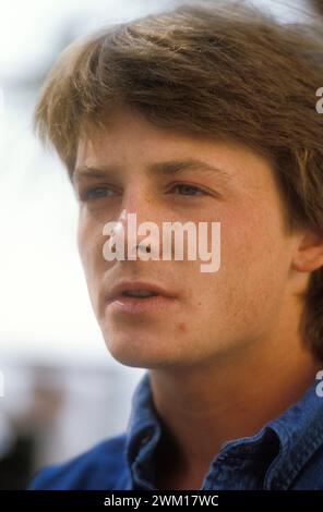 3832111 Michael J. Fox; (add.info.: Lido in Venedig, Filmfestival in Venedig 1985). Der US-amerikanische Schauspieler Michael J. Fox präsentiert auf dem Festival den Film „zurück in die Zukunft“ unter der Regie von Robert Zemeckis / Lido di Venezia, Mostra del Cinema di Venezia 1985. L'attore americano Michael J. Fox, al Festival per präsentare il Film 'Ritorno al futuro', diretto da Robert Zemeckis); © Marcello Mencarini. Alle Rechte vorbehalten 2024. Stockfoto