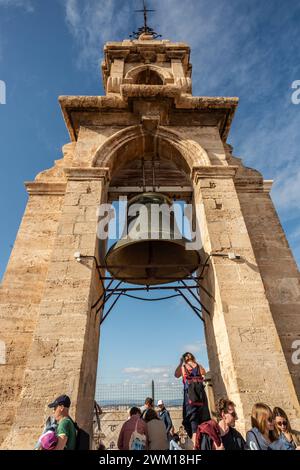 Valencia, 16. Februar 2024: Glockenturm auf der Iglesia de Santa Catalina Stockfoto