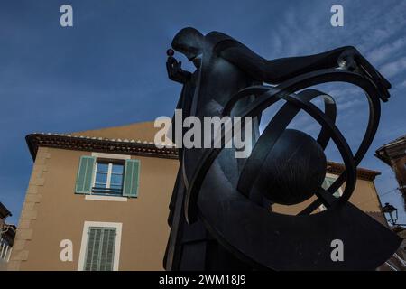 3833130 Nostradamus; (add.info.: Nostradamus / Michel de Nostredame - Arzt und Astrologe, Statue in Place des anciennes Halles, Salon-de-Provence (Frankreich), vor dem Haus, in dem er von 1547 bis 1566 lebte, heute Museum); © Marcello Mencarini. Alle Rechte vorbehalten 2024. Stockfoto