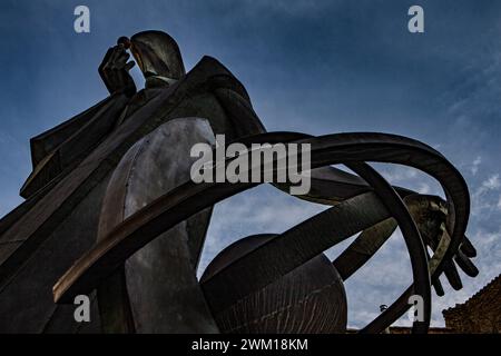 3833138 Nostradamus; (add.info.: Nostradamus / Michel de Nostredame - Arzt und Astrologe, Statue in Place des anciennes Halles, Salon-de-Provence (Frankreich), vor dem Haus, in dem er von 1547 bis 1566 lebte, heute Museum); © Marcello Mencarini. Alle Rechte vorbehalten 2024. Stockfoto