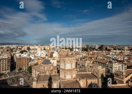 Valencia, 16. Februar 2024: Blick über die Stadt vom Gipfel der Iglesia de Santa Catalina Stockfoto