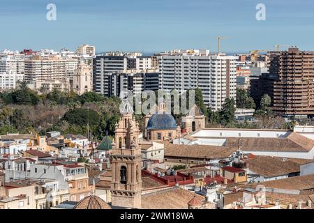 Valencia, 16. Februar 2024: Blick über die Stadt vom Gipfel der Iglesia de Santa Catalina Stockfoto