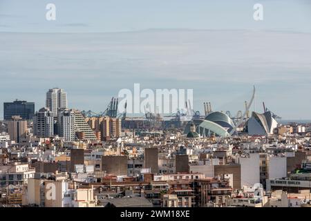 Valencia, 16. Februar 2024: Blick über die Stadt vom Gipfel der Iglesia de Santa Catalina Stockfoto