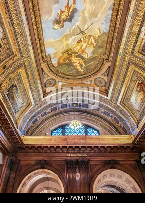 NEW YORK, USA-MÄRZ 6,2020: Blick auf das Innere der Public Library. Mit 53 Millionen Objekten und 92 Standorten ist sie die zweitgrößte öffentliche Bibliothek in den USA Stockfoto