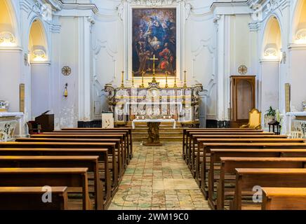 Inneres der Kirche San Giacomo (St. Jakobskirche), 12. Jahrhundert, historisches Zentrum von Bari, Apulien (Apulien), Süditalien, 18. September 20 Stockfoto