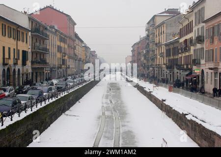 4066171 Mailand, Januar 2006. Naviglio Grande Kanal nach einem Schneefall; (add.info.: Schnee in Mailand Mailand, Gennaio 2006. IL Naviglio grande dopo una nevicata); © Marcello Mencarini. Alle Rechte vorbehalten 2024. Stockfoto