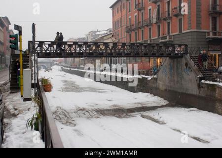 4066174 Mailand, Januar 2006. Naviglio Grande Kanal nach einem Schneefall; (add.info.: Schnee in Mailand Mailand, Gennaio 2006. IL Naviglio grande dopo una nevicata); © Marcello Mencarini. Alle Rechte vorbehalten 2024. Stockfoto