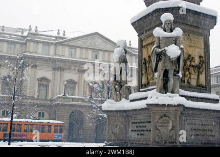 4066477 Mailand, Januar 2006. Piazza della Scala nach einem Schneefall; (add.info.: Schnee in Mailand Mailand, Gennaio 2006. Piazza della Scala dopo una nevicata); © Marcello Mencarini. Alle Rechte vorbehalten 2024. Stockfoto