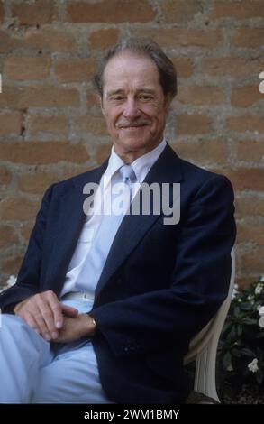 4066673 Venedig Lido, Venedig Filmfestival 1988. US-amerikanischer Schauspieler Don Ameche, Gewinner des Coppan Volpi Award für den besten Schauspieler für seine Rolle in „Things Change“ von David Marnet (Foto); (add.info.: Venedig Lido; Lido di Venezia, Italien; Italien, Lido di Venezia, Mostra del Cinema di Venezia 1988. L'attore Don Ameche, vincitore della Coppa Volpi per il migliore attore per il suo ruolo in 'Le cose cambiano' diretto da David Marnet); © Marcello Mencarini. Alle Rechte vorbehalten 2024. Stockfoto