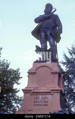 4066892 Schützen, Meran, Italien; (add.info.: Meran, Südtirol, etwa 1985. Denkmal für Andreas Hofer / Meran, Sud Tirol, 1985 ca. Monumento a Andreas Hofer - © Marcello Mencarini); © Marcello Mencarini. Alle Rechte vorbehalten 2024. Stockfoto