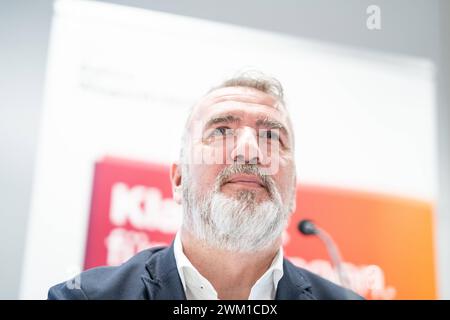 Pressekonferenz des BSW Bündnis Sahra Wagenknecht - Vernunft und Gerechtigkeit in Erfurt Gründung Landesverband Thüringen Sahra Wagenknecht, Gruppenvorsitzende und Co-ParteivorsitzendePressekonferenz des BSW Bündnis Sahra Wagenknecht - Vernunft und Gerechtigkeit in Erfurt Gründung Landesverband Thüringen Sahra Wagenknecht, Gruppenvorsitzende und Co-Parteivorsitzende, Erfurt Thüringen Deutschland Arena Erfurt *** Pressekonferenz der BSW Allianz Sahra Wagenknecht Vernunft und Gerechtigkeit in Erfurt Stiftung des Thüringer Landesverbandes Sahra Wagenknecht, Gruppenvorsitzende und Co-Party CH Stockfoto