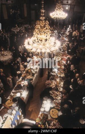 4067147 Filmfestival Venedig, um 1988. Party; (add.info.: Filmfestival Venedig, ca. 1988. Party / Mostra del Cinema di Venezia 1988 ca. Festa - © Marcello Mencarini); © Marcello Mencarini. Alle Rechte vorbehalten 2024. Stockfoto