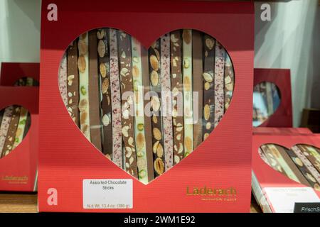 Laderach ist ein gehobener Schweizer Chocolatier an der 537 Fifth Avenue in New York City, USA, 2024 Stockfoto