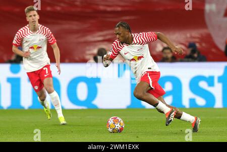 firo: 13.02.2024, Fußball, UEFA CHAMPIONS LEAGUE, Saison 2023/2024, UCL, CL, Achtelfinale, erstes Leg, RB Leipzig, Red Bull Leipzig - Real Madrid 0:1 Lois Openda, Leipzig, Einzelaktion Stockfoto