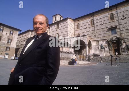 4069345 Perugia. 1991. Polltiker der Sozialistischen Partei Italiens (PSI) Enrico Manca, Präsident des öffentlichen Fernsehens RAI (Foto); (add.info.: Perugia, Italien; Italia, Perugia, 1991. IL politico socialiasta Enrico Manca, Presidente della RAI, radiotelevisione italiana); © Marcello Mencarini. Alle Rechte vorbehalten 2024. Stockfoto