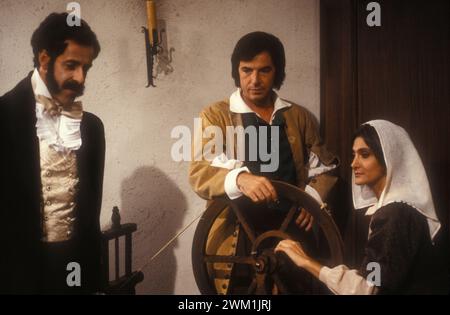 4069885 Rom, 1989, Comedians Massimo Lopez, Tullio Solenghi und Anna Marchesini in einer Parodie auf Alessandro Manzonis das Verlobte von Trio Solenghi-Marchesini-Lopez (Foto); (add.info.: Rom; Roma, Italien; Italia, Rom, 1989. GLI attori comici Massimo Lopez, Tullio Solenghi e Anna Marchesini in una parodia dei 'Promessi sposi' del Trio Solenghi-Marchesini.Lopez); © Marcello Mencarini. Alle Rechte vorbehalten 2024. Stockfoto