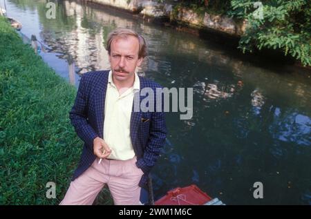 4070413 Venedig Lido, Venedig Filmfestival 1981. Deutscher Schauspieler Rüdiger Vogler, die Hauptrolle in „die bleierne Zeit“ von Margarethe von Trotta, Gewinnerin des Goldenen Löwen-Preises für den besten Film (Foto); (add.info.: Venedig Lido; Lido di Venezia, Italien; Italia, Lido di venezia, Mostra del Cinema di Venezia 1981. L'attore Rudiger Vogler, Interprete del Film 'die bleierne Zeit' di Margarethe von Trotta, vincitrice del Leone d'oro per il miglior Film); © Marcello Mencarini. Alle Rechte vorbehalten 2024. Stockfoto