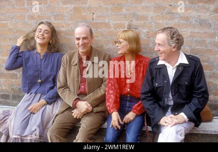 MME4712181 INGMAR BERGMAN, Regisseur, mit der Besetzung des Films „” Fanny und Alexander” (Fanny und Alexandre), Venice Film Festival 1983; (add.info.: INGMAR BERGMAN, Regisseur, mit der Besetzung des Films „” Fanny und Alexander” (Fanny und Alexandre), Venice Film Festival 1983); © Marcello Mencarini. Alle Rechte vorbehalten 2024. Stockfoto