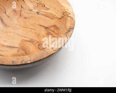 Handgefertigte Schüssel Aus Holz, Hergestellt Aus Buche-Spalted Stockfoto