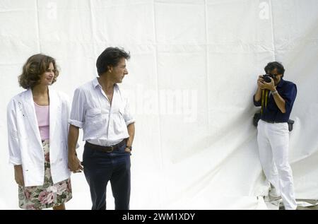 MME4740107 Filmfestival Venedig 1986. Der US-amerikanische Schauspieler Dustin Hoffman und seine Frau Lisa Gottsegen/Mostra del Cinema di Venezia 1986. L'attore Dustin Hoffman e sua moglie Lisa Gottsegen -; (add.info.: Venedig Filmfestival 1986. Der US-amerikanische Schauspieler Dustin Hoffman und seine Frau Lisa Gottsegen/Mostra del Cinema di Venezia 1986. L'attore Dustin Hoffman e sua moglie Lisa Gottsegen -); © Marcello Mencarini. Alle Rechte vorbehalten 2024. Stockfoto