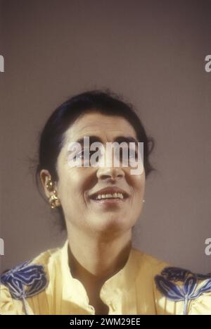 MME4805208 Cannes Filmfestival 1983. Die griechische Schauspielerin Irene Papas, im Wettbewerb mit dem Film „” Erendira” von Ruy Guerra/Festival del Cinema di Cannes 1983. L'attrice Irene Papas, in Concorso con il Film “” Erendira”, diretto da Ruy Guerra -; (add.info.: Cannes Film Festival 1983. Die griechische Schauspielerin Irene Papas, im Wettbewerb mit dem Film „” Erendira” von Ruy Guerra/Festival del Cinema di Cannes 1983. L'attrice Irene Papas, in concorso con il Film “” Erendira”, diretto da Ruy Guerra -); © Marcello Mencarini. Alle Rechte vorbehalten 2023. Stockfoto