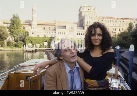 MME4813375 Venedig Lido, Venedig Filmfestival 1986. Der italienische Regisseur Francesco Maselli und die Schauspielerin Valeria Golino, im Wettbewerb mit dem Film „Storia d'amore“/Lido di Venezia, Mostra del Cinema di Venezia 1986. Er registrierte Francesco Maselli e l’attrice Valeria Golino in Concorso con il Film „” Storia d’amore” – (add.info.: Venedig Lido, Venedig Filmfestival 1986). Der italienische Regisseur Francesco Maselli und die Schauspielerin Valeria Golino, im Wettbewerb mit dem Film „Storia d'amore“/Lido di Venezia, Mostra del Cinema di Venezia 1986. Er registrierte Francesco Maselli e l'attrice Valeria Golino in Stockfoto