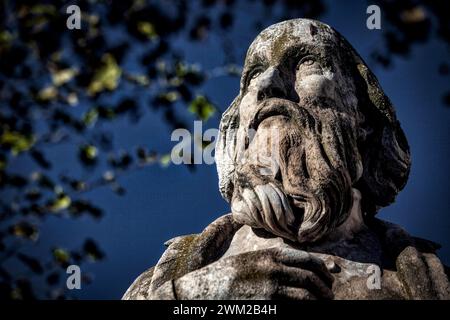 MME4813485 Darstellung von Nostradamus, Michel de Notre Dame (1503-1566) französischer Astrologe und Doktor auf dem Place du General de Gaulle im Salon de Provence; (add.info.: Darstellung von Nostradamus, Michel de Notre Dame (1503-1566) französischer Astrologe und Doktor auf dem Place du General de Gaulle im Salon de Provence); © Marcello Mencarini. Alle Rechte vorbehalten 2024. Stockfoto