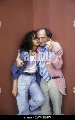 MME4813383 Venedig Lido, Venedig Filmfestival 1986. Der italienische Regisseur Francesco Maselli und die Schauspielerin Valeria Golino, im Wettbewerb mit dem Film „Storia d'amore“/Lido di Venezia, Mostra del Cinema di Venezia 1986. Er registrierte Francesco Maselli e l’attrice Valeria Golino in Concorso con il Film „” Storia d’amore” – (add.info.: Venedig Lido, Venedig Filmfestival 1986). Der italienische Regisseur Francesco Maselli und die Schauspielerin Valeria Golino, im Wettbewerb mit dem Film „Storia d'amore“/Lido di Venezia, Mostra del Cinema di Venezia 1986. Er registrierte Francesco Maselli e l'attrice Valeria Golino in Stockfoto