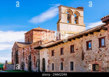 Ehemaliges Benediktinerkloster Santa María la Real de Mave. Santa María de Mave, Aguilar de Campoo, Palencia, Castilla y León, Spanien, Europa Stockfoto