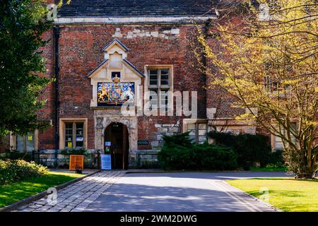 Das King's Manor ist ein denkmalgeschütztes Gebäude in York, England und gehört zur University of York. York, North Yorkshire, Yorkshire und die Humber Stockfoto