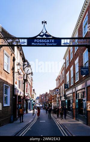 Fossgate soll der Linie einer römischen Straße folgen, die aus Eboracum nach Südosten führt. York, North Yorkshire, Yorkshire und The Humber, England, Stockfoto