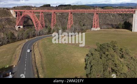 Aus der Vogelperspektive des Garabit Viaduct, Viaduct de Garabit über den Truyère River, Eisenbahnstrecke zwischen Marvejols und Neussargues, Kantal, Frankreich Stockfoto