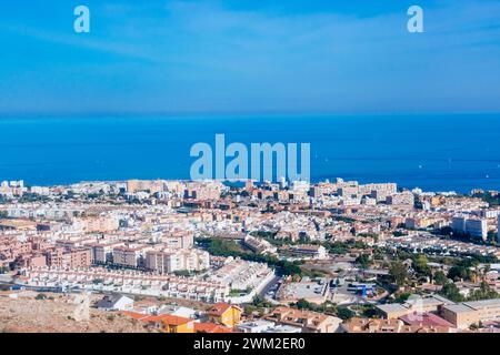 Benalmadena Costa vom Aussichtspunkt Monte Calamorro aus gesehen. Benalmádena, Málaga, Andalucía, Spanien, Europa Stockfoto