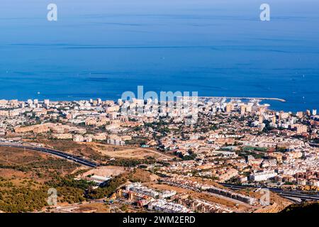 Benalmadena Costa vom Aussichtspunkt Monte Calamorro aus gesehen. Benalmádena, Málaga, Andalucía, Spanien, Europa Stockfoto