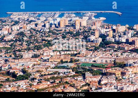 Benalmadena Costa vom Aussichtspunkt Monte Calamorro aus gesehen. Benalmádena, Málaga, Andalucía, Spanien, Europa Stockfoto