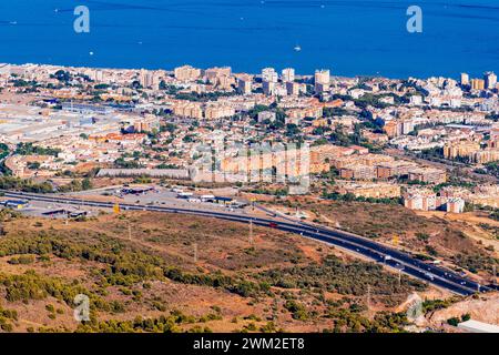 Benalmadena Costa vom Aussichtspunkt Monte Calamorro aus gesehen. Benalmádena, Málaga, Andalucía, Spanien, Europa Stockfoto