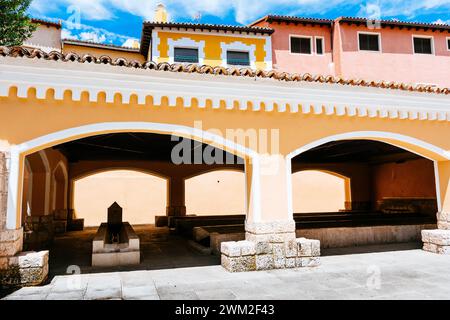 Alte Wäscherei oder Waschplatz. Brihuega, La Alcarria, Guadalajara, Castilla La Mancha, Spanien, Europa Stockfoto