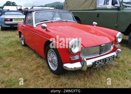 Ein 1969-MG-Sportwagen Midget, der auf der 48. Historic Vehicle Gathering in Powderham, Devon, England, Großbritannien geparkt wurde. Stockfoto