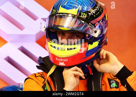 Sakhir, Bahrain. Februar 2024. Oscar Piastri (aus) McLaren. Formel-1-Test, Tag drei, Freitag, 23. Februar 2024. Sakhir, Bahrain. Quelle: James Moy/Alamy Live News Stockfoto